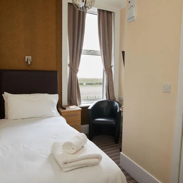 غرفة مفردة، The Palm Court Hotel 2/10