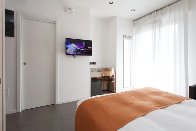 Room, Double Bed, HOTEL ADLON 1/5