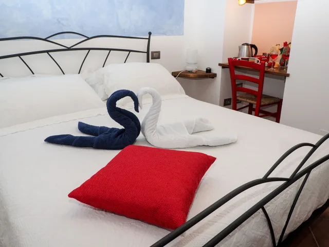 غرفة بسرير كوين بإطلالة على الحديقة، Pietra di Mare Guest House 3/5