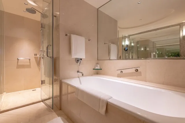 Elite, King Bed, City View, Renaissance Suzhou Hotel 4/4