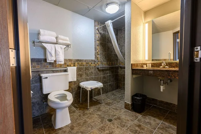 غرفة بسريرين كوين لذوي الإعاقة، Americinn By Wyndham Monroe 8/8