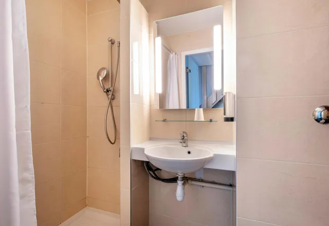 غرفة كلاسيكية رباعية، B&B Hotel La Rochelle Centre 7/10