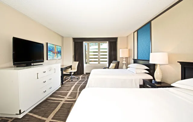 Pure, 2 Double Beds, Allergy Friendly، Hilton St Petersburg Bayfront 1/5