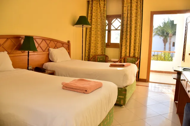 Room, Double Bed, Pool View, Dive Inn Resort 2/4