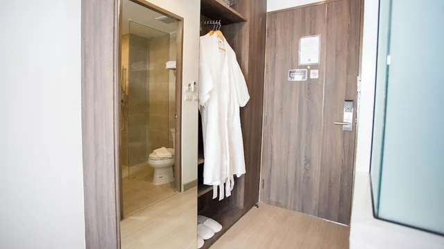 غرفة ديلوكس ثلاثية بسرير مزدوج وسرير فردي، B2 Hat Yai Premier Hotel 7/8