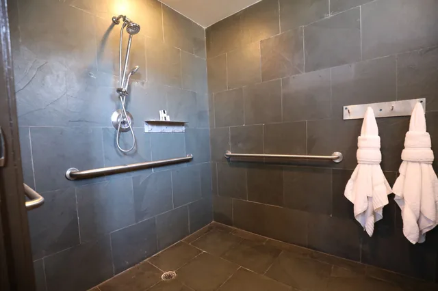 غرفة قياسية بسرير كوين لذوي الإعاقة، Hotel Chelsea 7/8