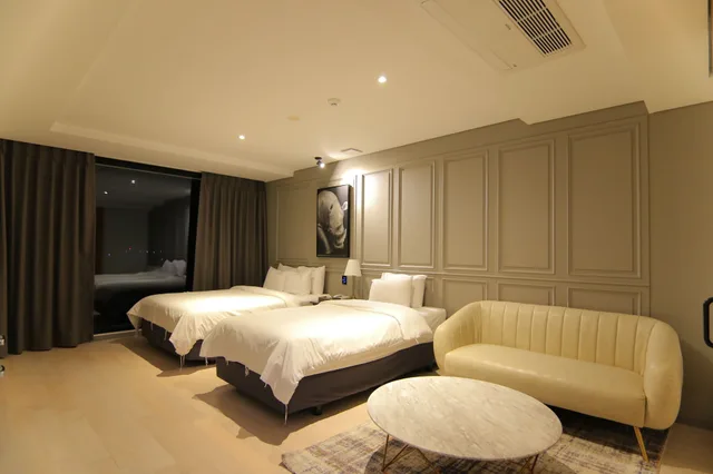 غرفة قياسية بسرير مزدوج وسرير فردي، Hotel Gite 9/10