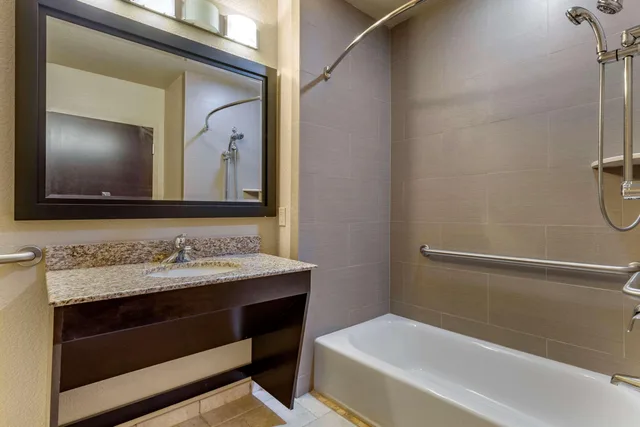 غرفة بسرير كينج، Comfort Inn Bentonville - Crystal Bridges 7/7
