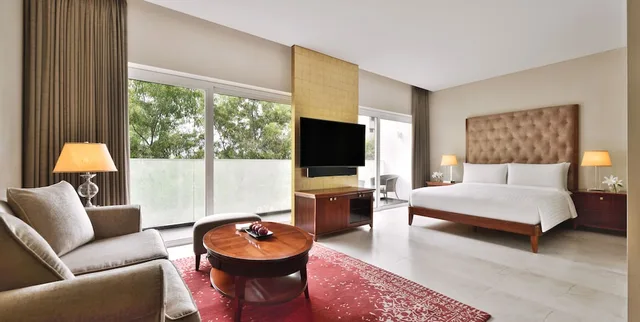 جناح استوديو بسرير كينج بشرفة، Marriott Suites Pune 5/9