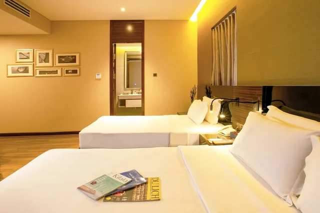 Deluxe, Triple, 1 Double and 1 Single Bed, QUEEN ANN HOTEL 10/10