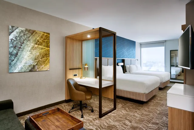 جناح بسرير كوين مع سرير سحّاب إضافي لذوي الإعاقة، SpringHill Suites by Marriott Cottonwood 7/10