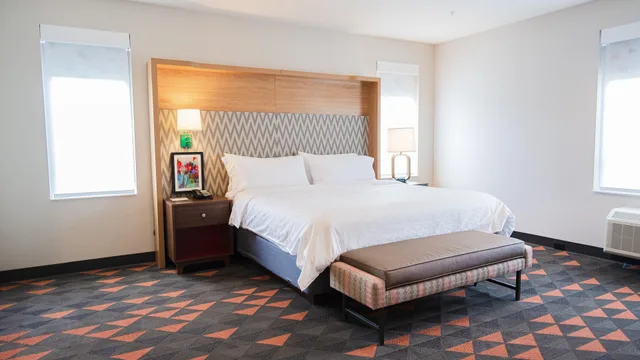 Deluxe, Suite, Holiday Inn And Suites Philadelphia W Drexel Hill 3/6
