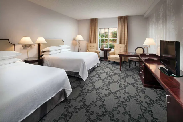 Premium two Queen Room-CSQ، Anaheim Majestic Garden Hotel 1/1
