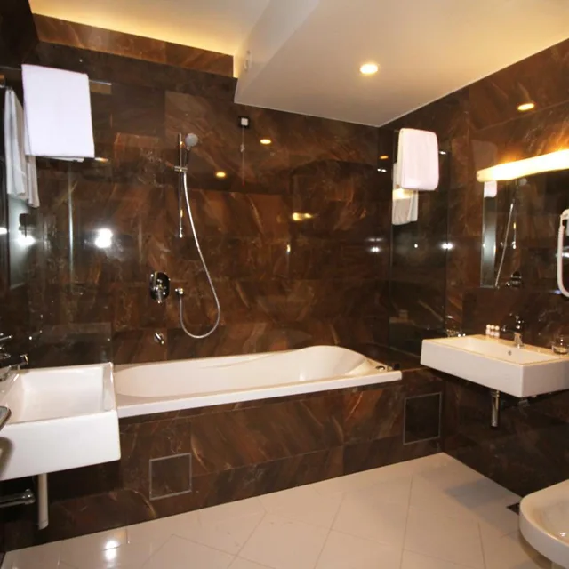جناح جونيور بشرفة، Hotel International Prishtina Spa Prishtina 8/8