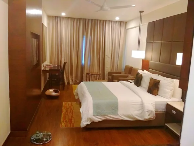 Club, King Bed, Fortune Murali Park 1/3