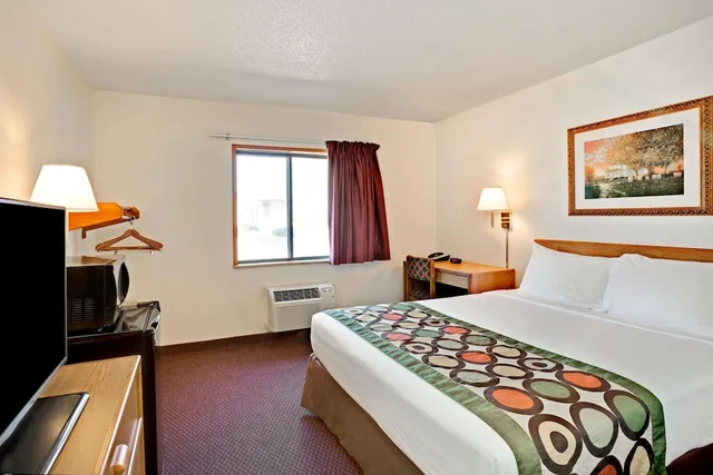 غرفة بسرير كوين لذوي الإعاقة، Super 8 by Wyndham Aberdeen East 2/4