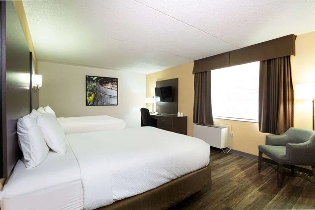 غرفة بسريرين كوين، Days Inn by Wyndham Fallsview 1/4