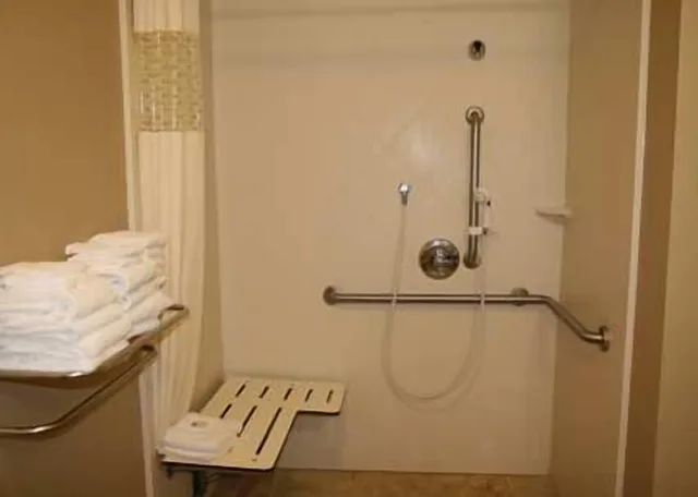 جناح بسرير كينج لذوي الإعاقة، Hampton Inn Suites Lodi 6/6