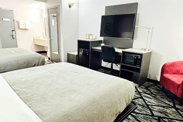 Room, 2 Queen Beds, Quality Inn Raynham - Taunton 2/9