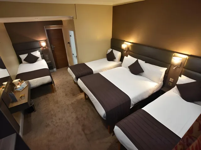 Room, Quintuple، Brunel Hotel 2/2