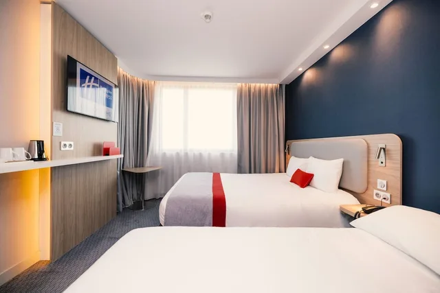 Standard, Double Bed, Sofa, HOLIDAY INN EXPRESS PARIS - CDG AIRPORT 1/8