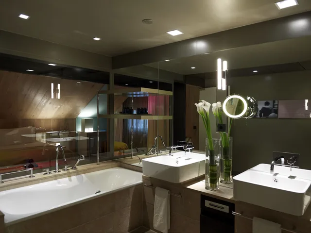 غرفة فاخرة بسريرين منفصلين، Sofitel Munich Bayerpost 9/10