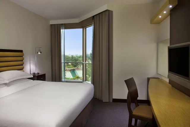 1 Bedroom, Suite, King Bed, Executive Level, Hilton Toronto Markham Suites Conference Centre Spa 1/2