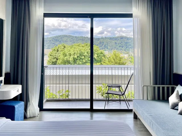 غرفة ديلوكس بسرير كينج بإطلالة على الحديقة، Seabed Grand Hotel Phuket 4/5
