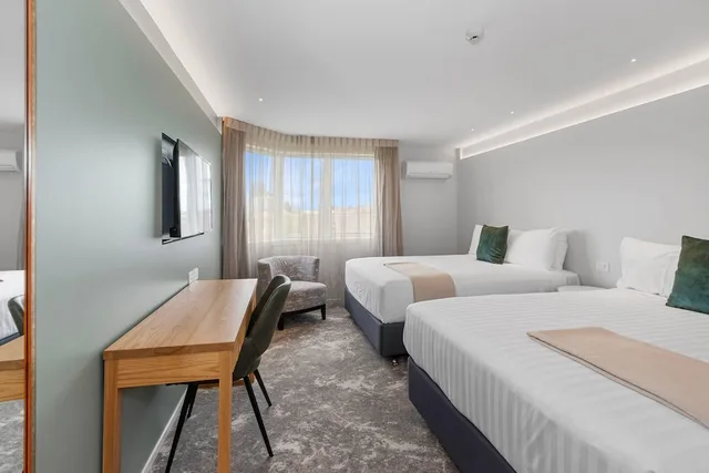 Upgrade, 2 Double Beds، Hotel Elms Christchurch, Ascend Hotel Collection 4/9