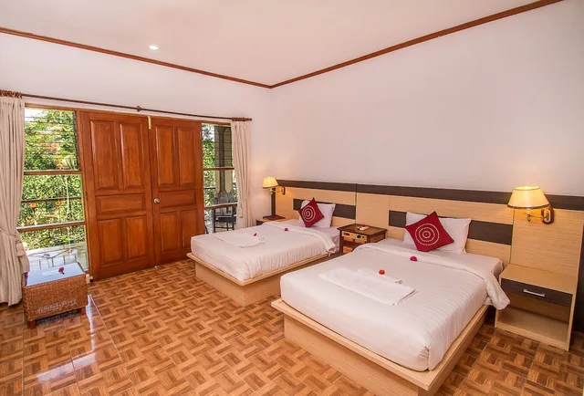 Deluxe, Triple, 1 Queen and 1 Single Bed, Puri Saron Madangan Hotel 3/10