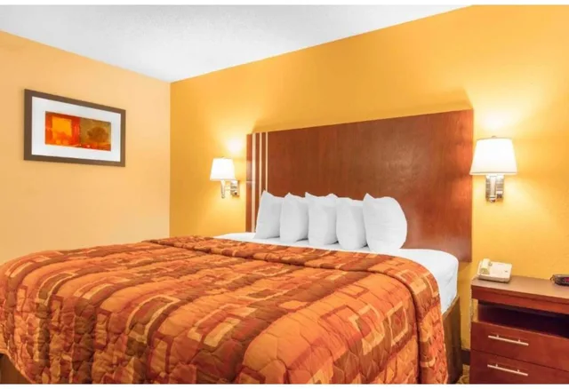 غرفة بسرير كينج لغير المدخنين بمطبخ، Motel6 Little Rock, AR - Airport 3/10