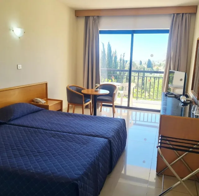 Room, Triple, 3 Beds, Veronica Hotel 1/3