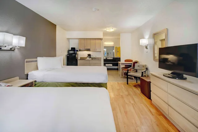 غرفة ديلوكس بسريرين مزدوجين بمطبخ صغير للمدخنين، Studio6 Tucson, AZ - Irvington Road 1/7