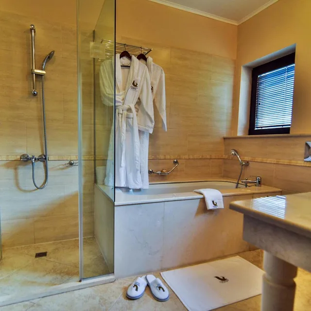 1 Bedroom, Family, Suite, Hill Side، Thracian Cliffs Golf & Beach Resort 4/4