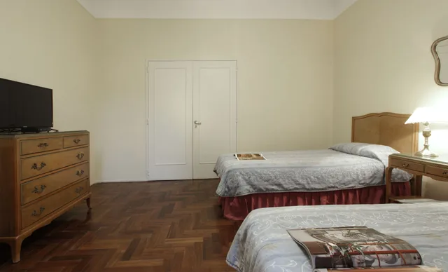 Room, Quintuple, 1 Double and 3 Single Beds، Hotel Lyon 8/10