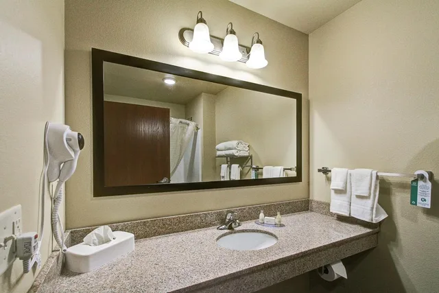 غرفة ديلوكس بسرير كوين، Cobblestone Hotel & Suites - Pulaski 10/10