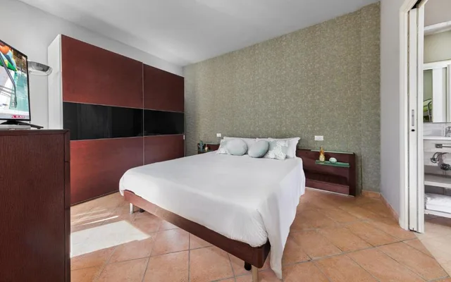 جناح جونيور، Residence il Poggio dei Pini 1/4