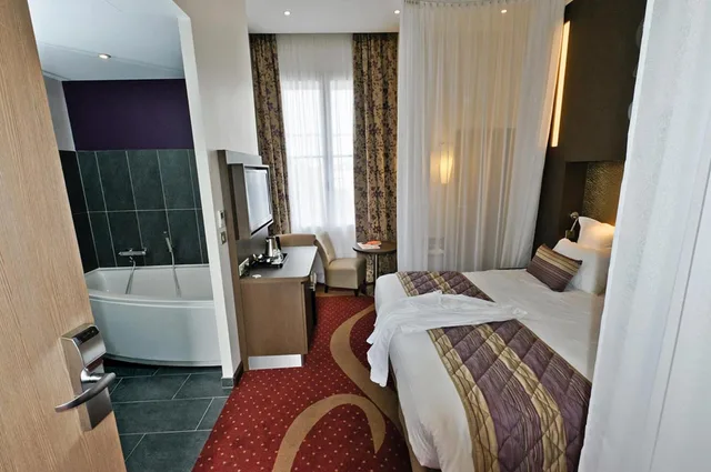جناح ديلوكس بسرير كينج مع أريكة، Hotel Francois Premier Cognac Centre 4/4