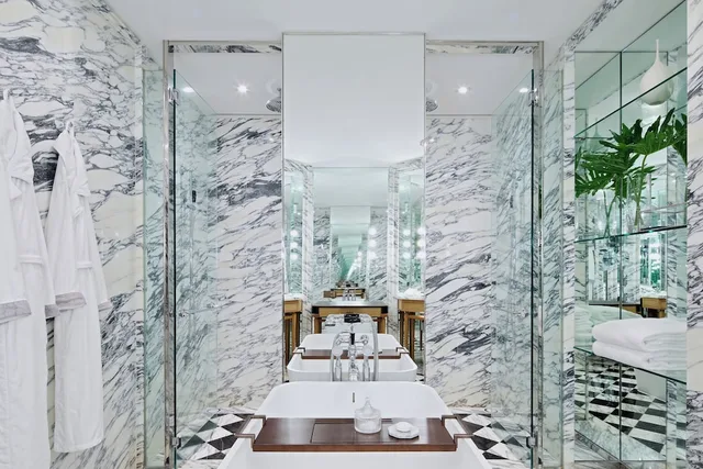 غرفة غراند بسرير كينج بإطلالة على المرفأ، Rosewood Hong Kong 1/1