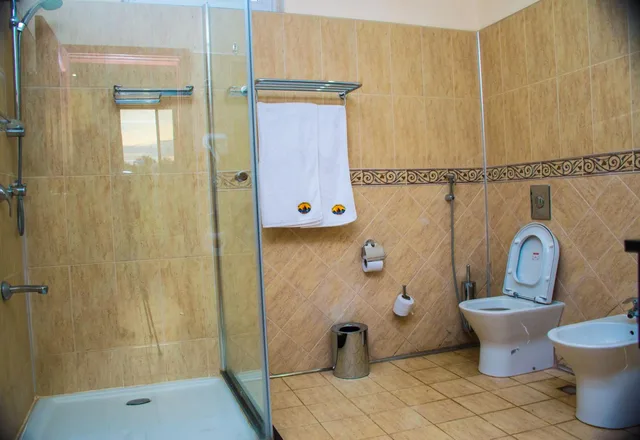 غرفة بسرير كينج بإطلالة على المسبح، Sunrise Beach Resort 9/10