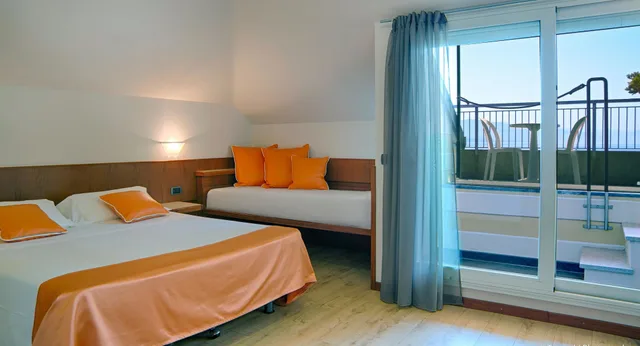 غرفة قياسية بسرير كوين بإطلالة على البحر بشرفة، Best Western Regina Elena 2/10