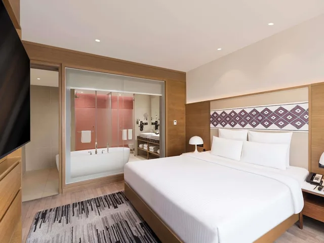 جناح تنفيذي بسرير مزدوج بإطلالة على المدينة مع أريكة، Novotel Guwahati GS Road 2/5