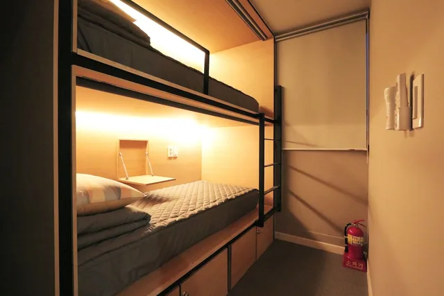 غرفة بسريرين منفصلين وسرير بطابقين، Gyeongju Blue Boat Guest House 1/3