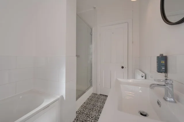 Executive, King Bed, Bath and Shower، The Florence Suite Boutique Hotel 6/6