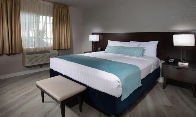 جناح سيغنتشر جونيور سوبيريور، Safari Inn, a Coast Hotel 1/1
