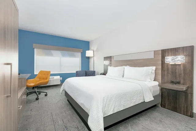 غرفة قياسية بسرير كينج لذوي الإعاقة، Holiday Inn Express & Suites - Dallas Plano North, an IHG Hotel 1/5