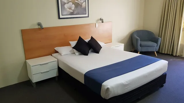 Select, Queen Bed، NAMBOUR HEIGHTS MOTEL 1/3