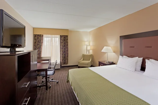 Standard, Single Bed, Holiday Inn Express Hotel And Suites Charleston Southridge 1/10