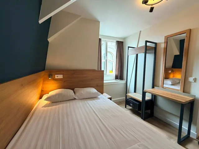 غرفة قياسية بسرير مزدوج بحمام خاص، Continental Hotel 2/7