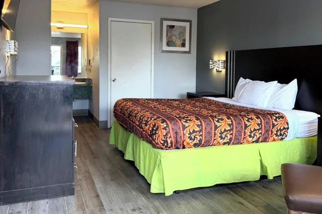 غرفة بسرير كينج لغير المدخنين، Regency Inn Three Rivers I-37 6/10